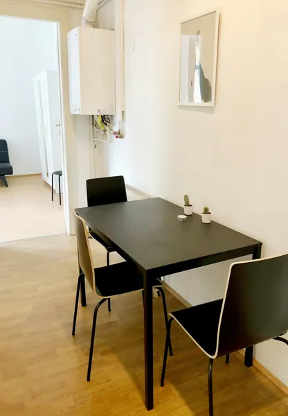 Möbliertes WG-Zimmer in Friedrichshain — Altbau, Erker, sofort frei — photo 1
